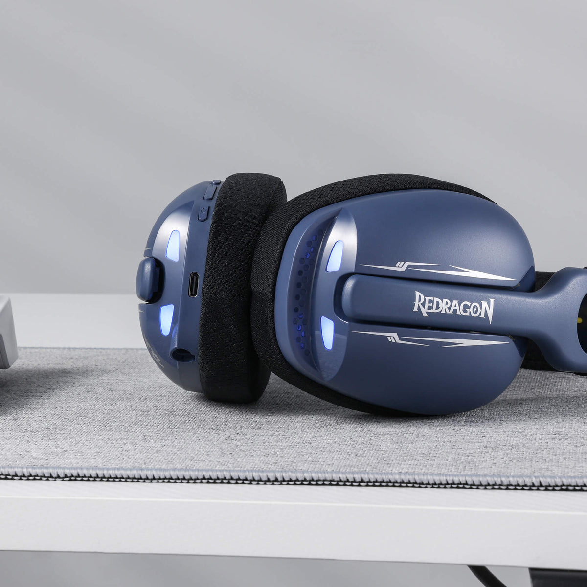 Redragon EU SKULD PRO H878 Wireless Gaming Headset – 3-Mode Connectivity, 7.1 Surround Sound, Noise-Cancelling Mic, Blue LED, Long Battery Life, Lightweight Design for PC, Console, and Mobile Gaming