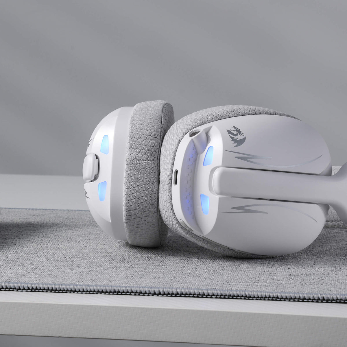 Redragon EU SKULD PRO H878 Wireless Gaming Headset – 3-Mode Connectivity, 7.1 Surround Sound, Noise-Cancelling Mic, Blue LED, Long Battery Life, Lightweight Design for PC, Console, and Mobile Gaming